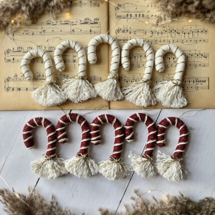 Makramowe laski świąteczne z chwostem, Candy Cane zawieszki na choinkę
